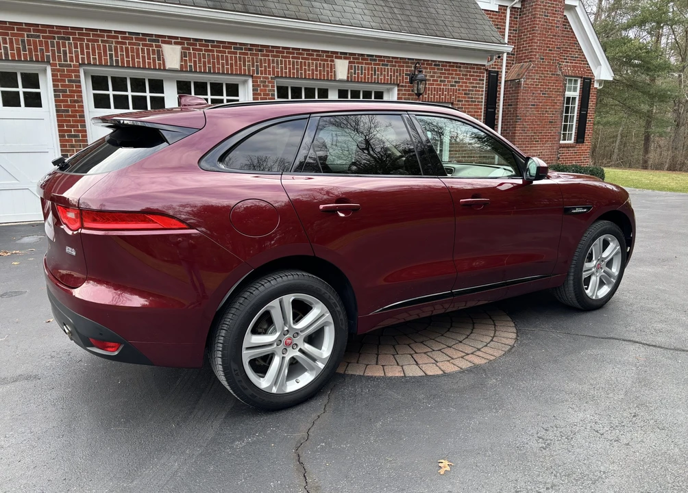 2017 Jaguar F-Pace - Image 15 of 31