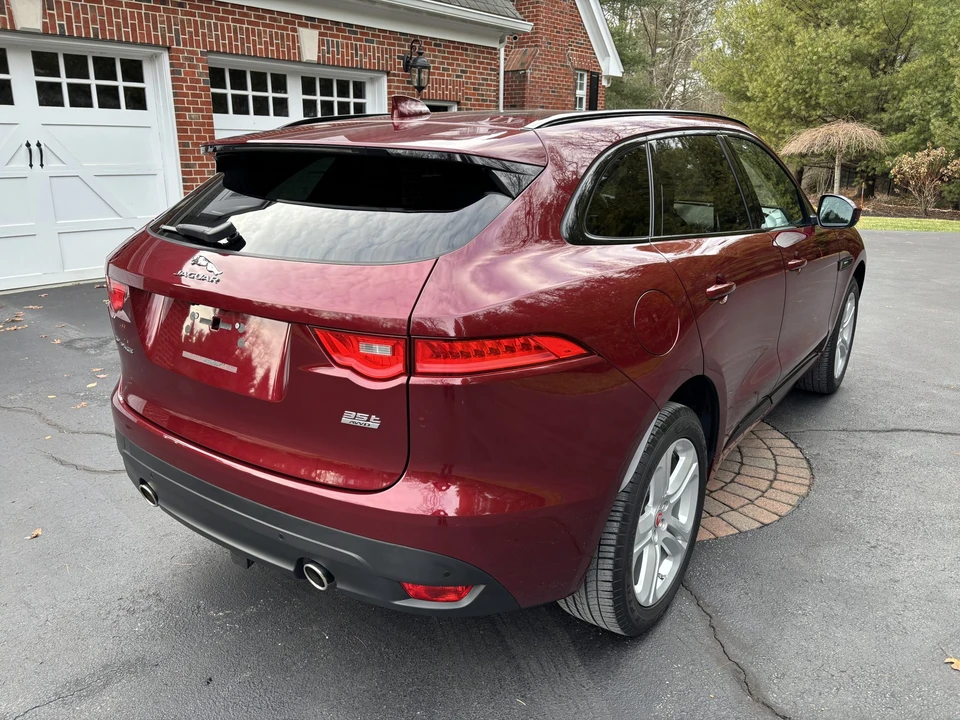 2017 Jaguar F-Pace - Image 16 of 31