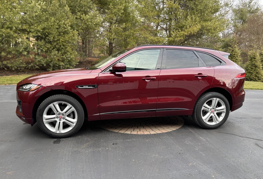 2017 Jaguar F-Pace - Image 2 of 31