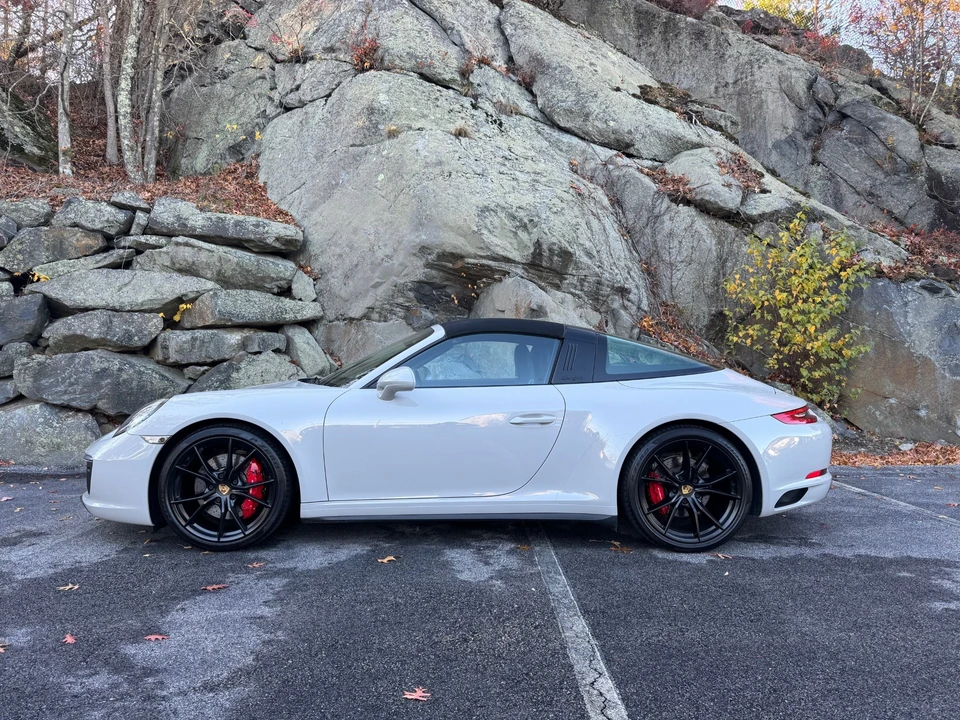 2018 Porsche 991 Targa 4 & 4S - Image 17 of 31
