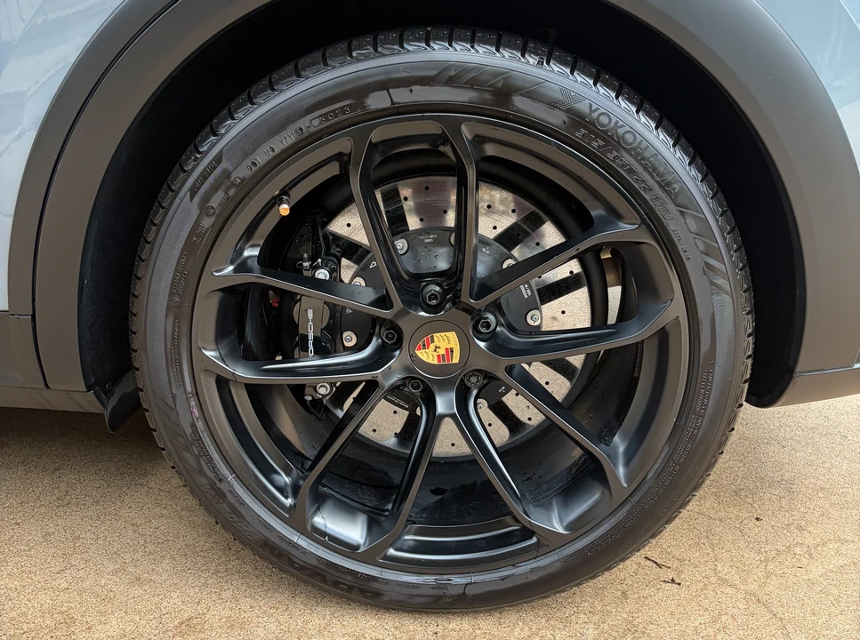 2024 Porsche 9Y0/9Y3 Cayenne Turbo - Image 30 of 31