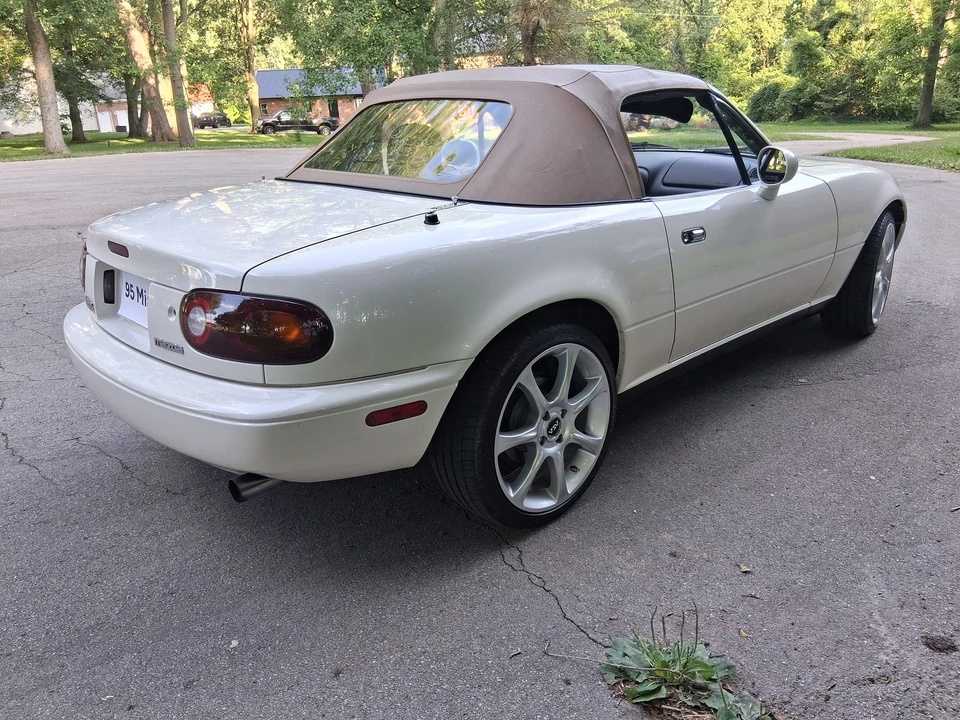 1995 Mazda NA MX-5 Miata - Image 10 of 31