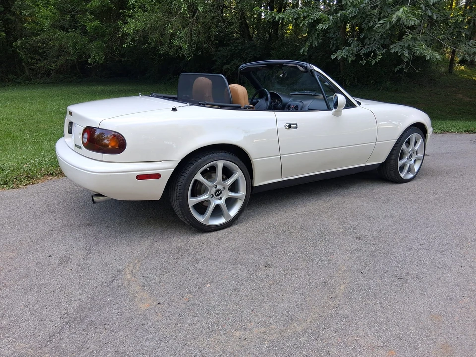 1995 Mazda NA MX-5 Miata - Image 24 of 31