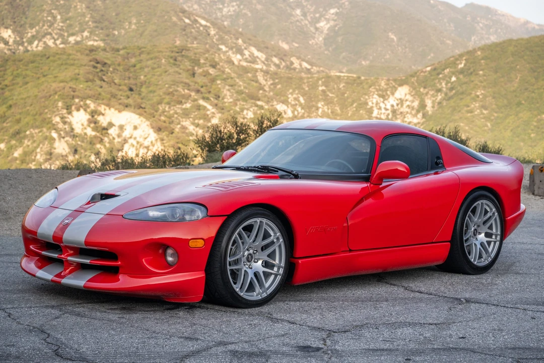 2002 Dodge Viper GTS 2nd Gen - Image 2 of 31