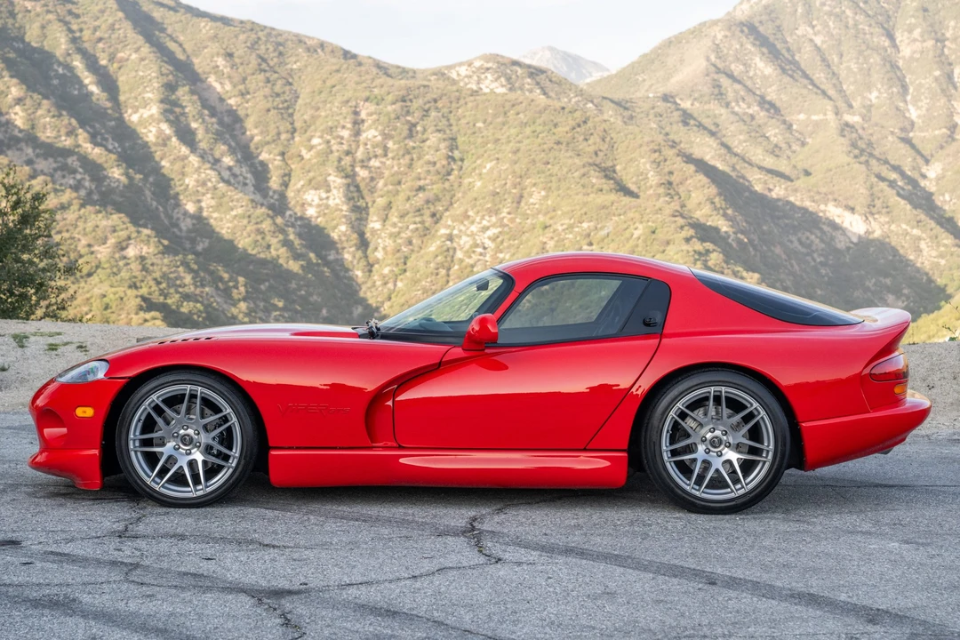 2002 Dodge Viper GTS 2nd Gen - Image 11 of 31