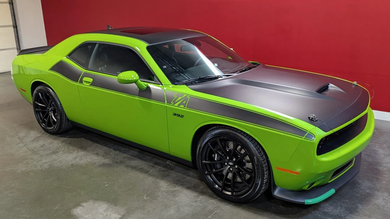 2017 Dodge Challenger SRT8 & 392 3rd Gen - Image 28 of 31