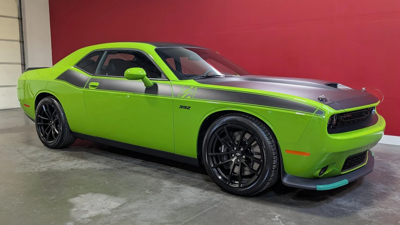 2017 Dodge Challenger SRT8 & 392 3rd Gen - Image 26 of 31