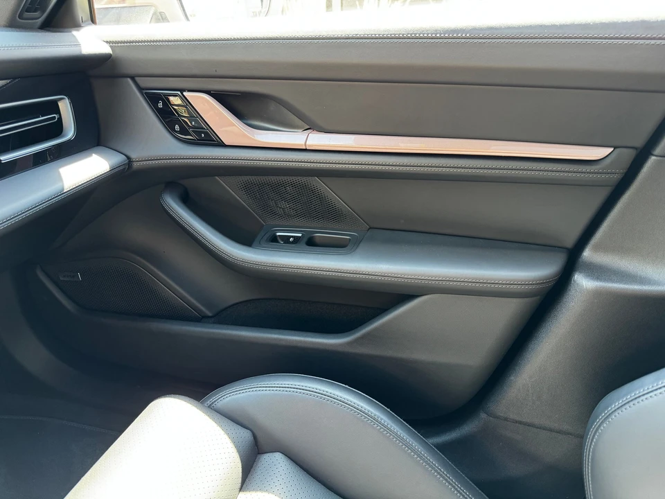 2021 Porsche Taycan - Image 16 of 18