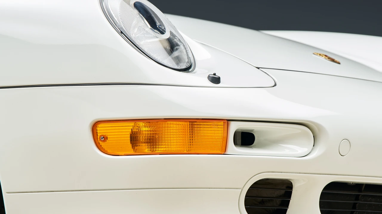 1996 Porsche 993 Carrera 4S - Image 26 of 31