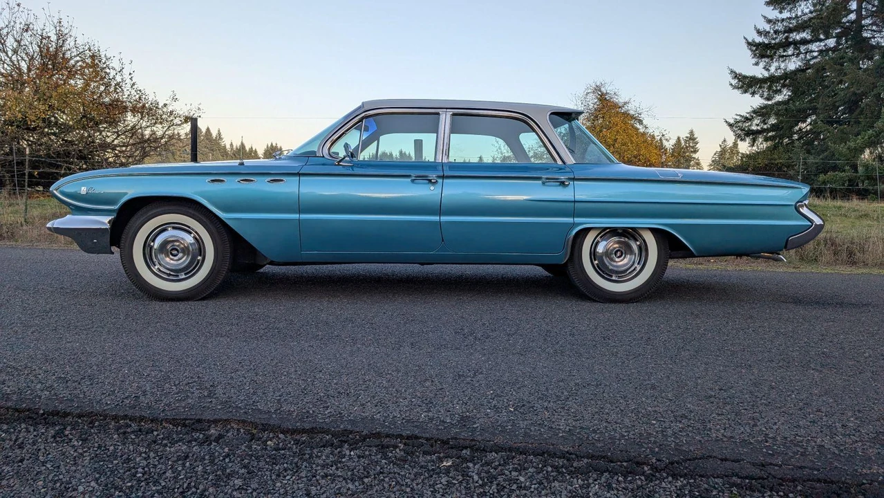 1961 Buick LeSabre - Image 4 of 31