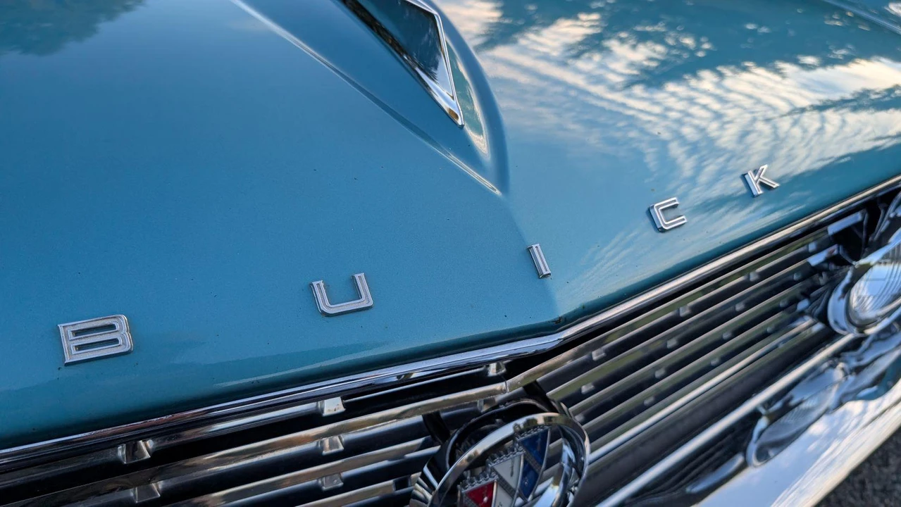 1961 Buick LeSabre - Image 25 of 31