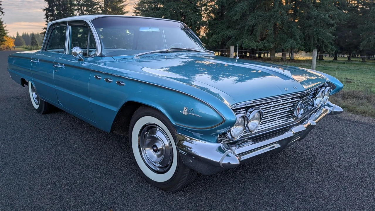 1961 Buick LeSabre - Image 15 of 31