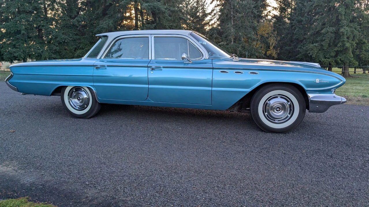 1961 Buick LeSabre - Image 13 of 31