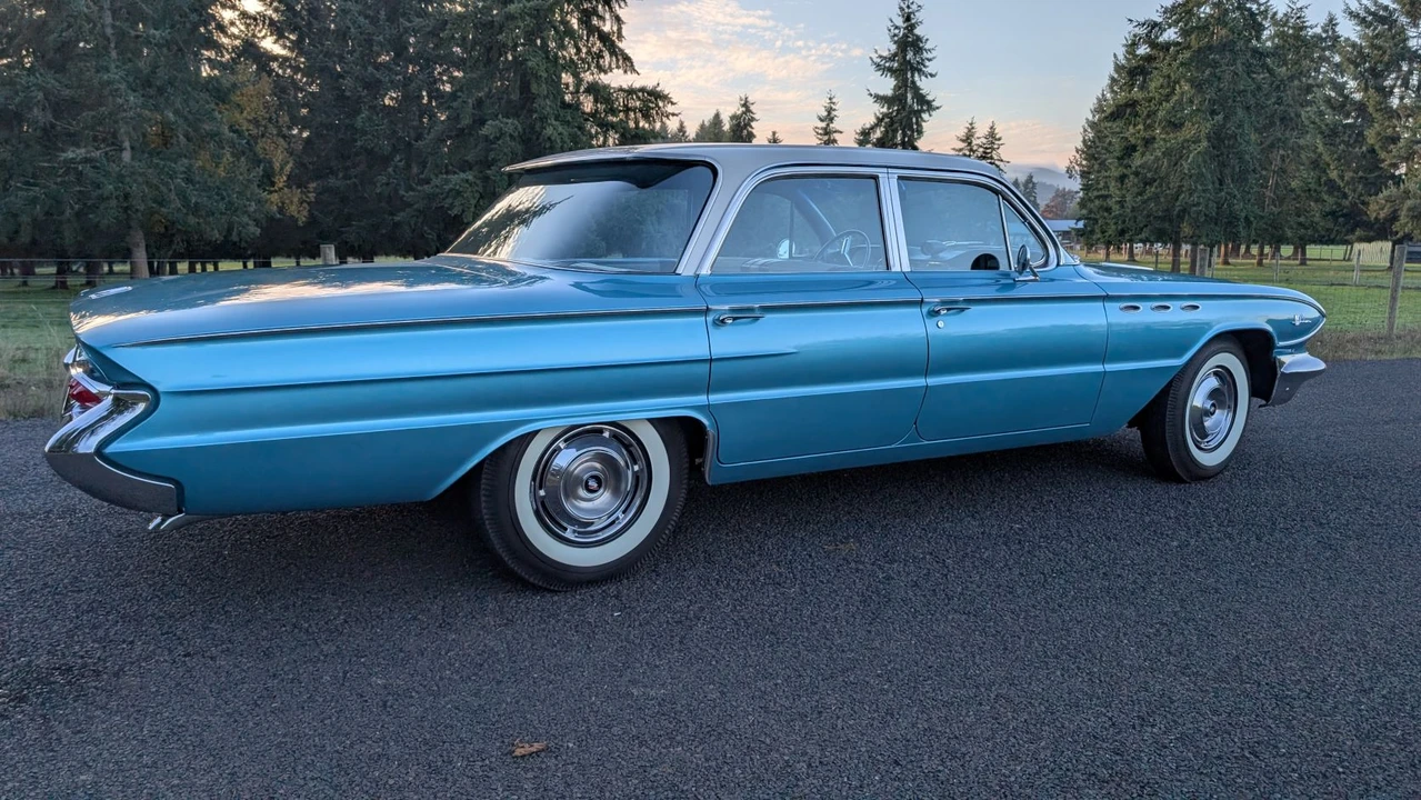 1961 Buick LeSabre - Image 11 of 31