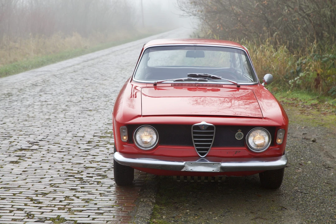 1965 Alfa Romeo Giulia Sprint GT - Image 12 of 31