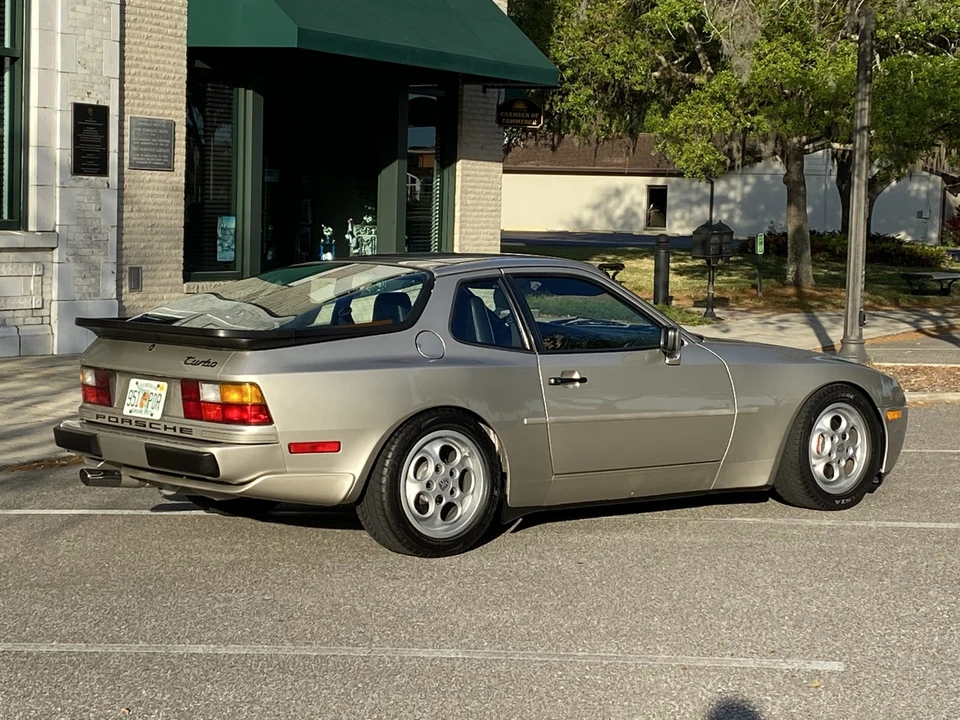 1988 Porsche 944 Turbo - Image 25 of 31