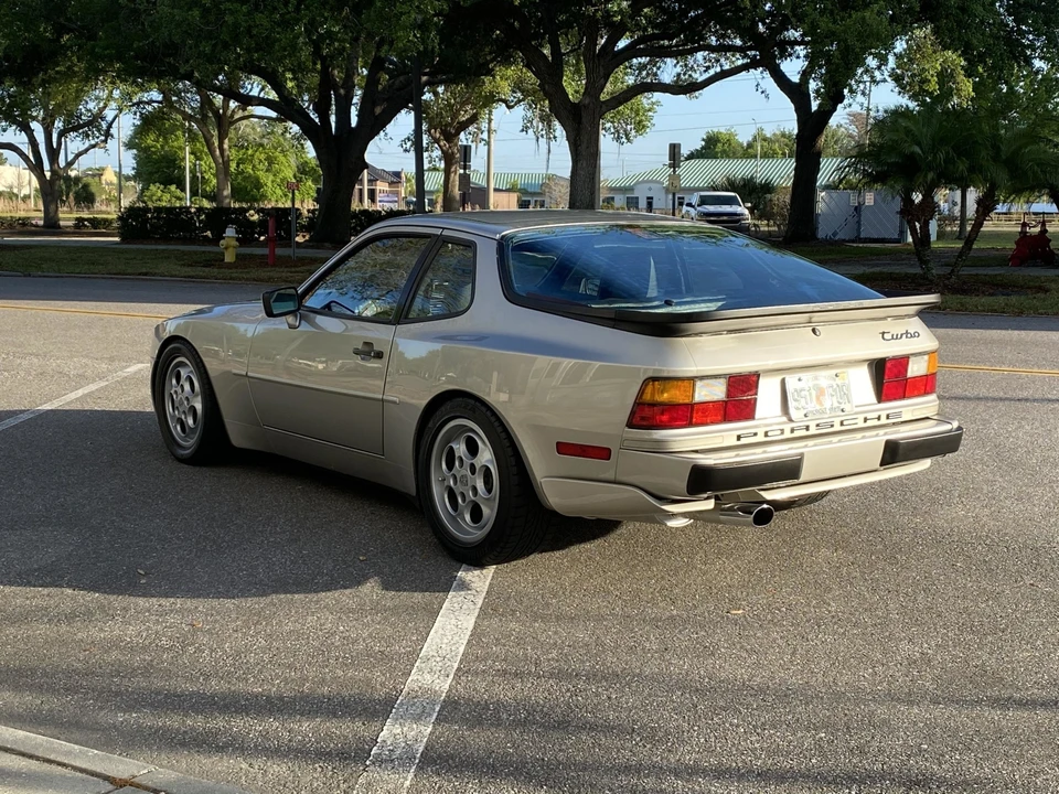 1988 Porsche 944 Turbo - Image 24 of 31