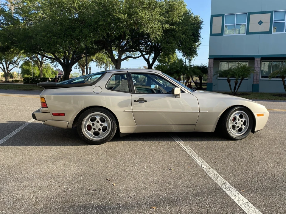 1988 Porsche 944 Turbo - Image 28 of 31