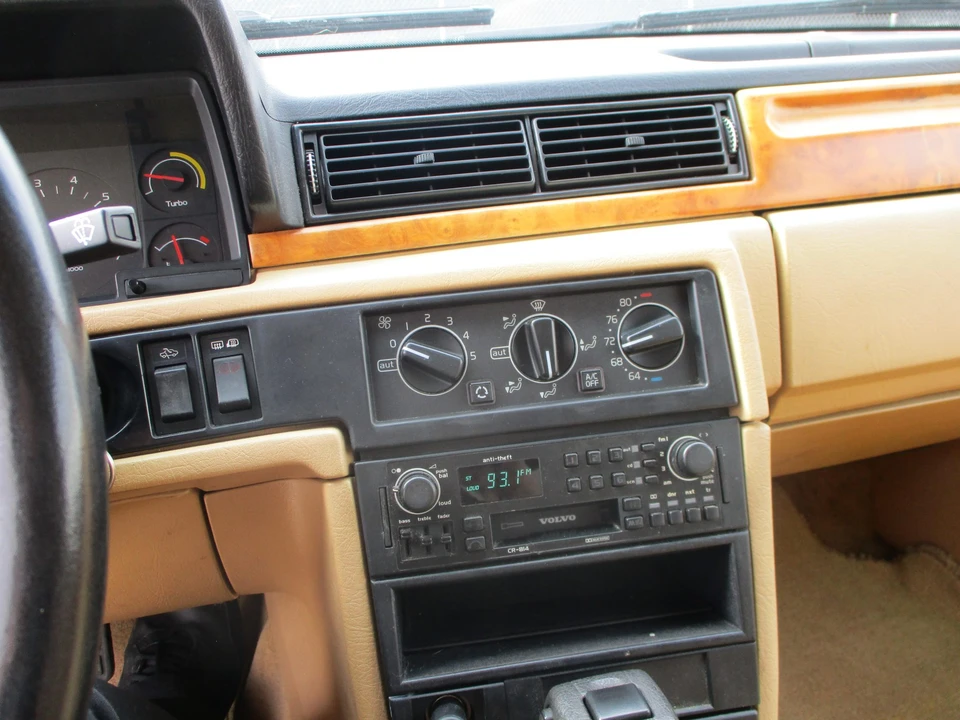 1991 Volvo 780 - Image 19 of 31