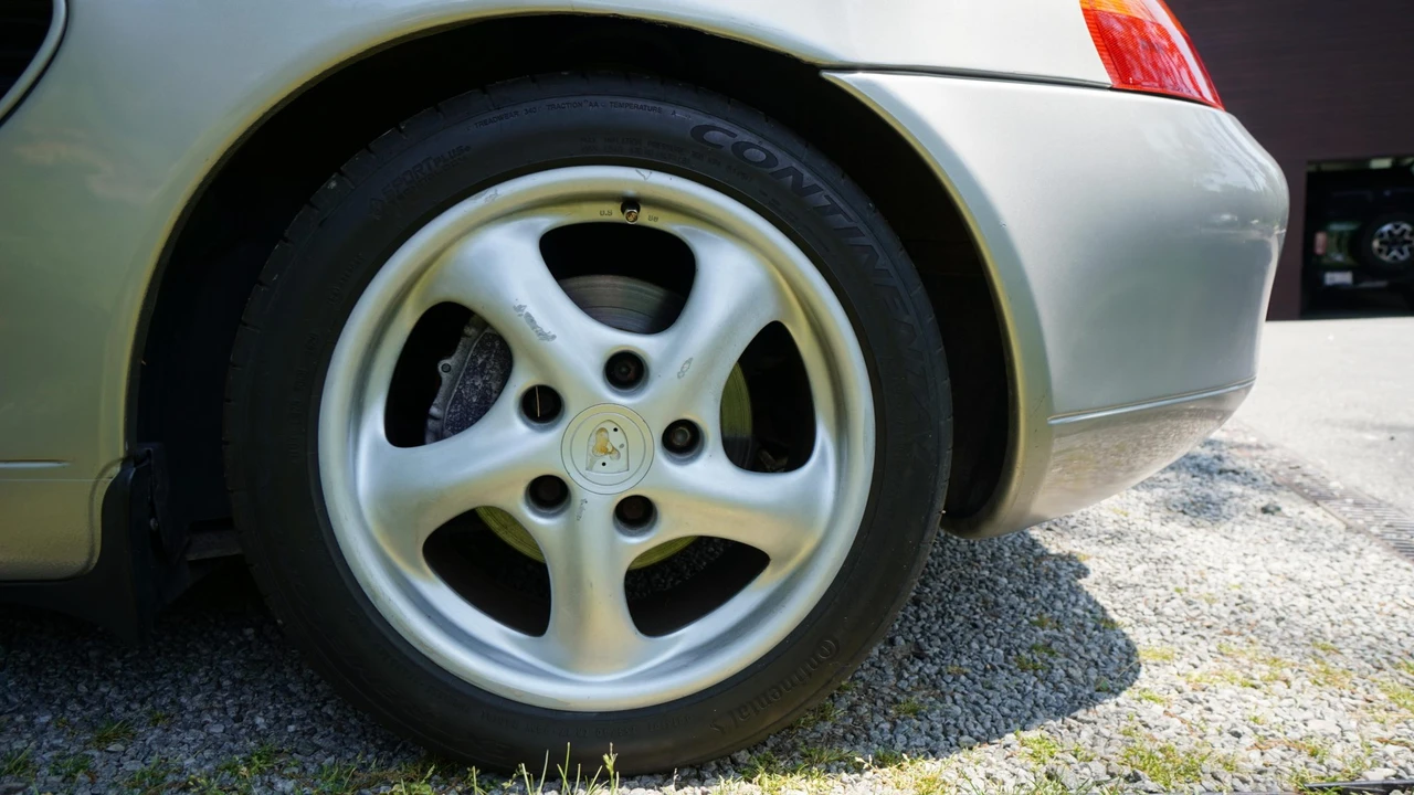 1998 Porsche 986 Boxster - Image 24 of 31