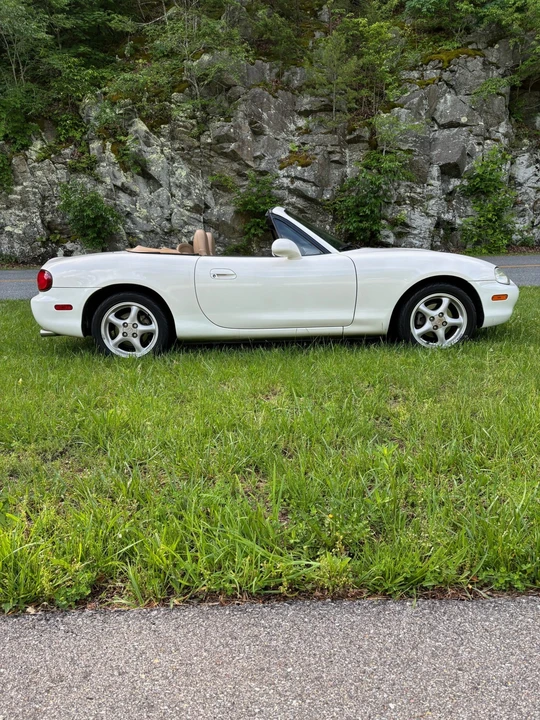 1999 Mazda NB MX-5 Miata - Image 15 of 31