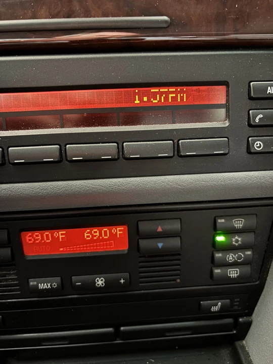 2002 BMW E39 540i - Image 27 of 31