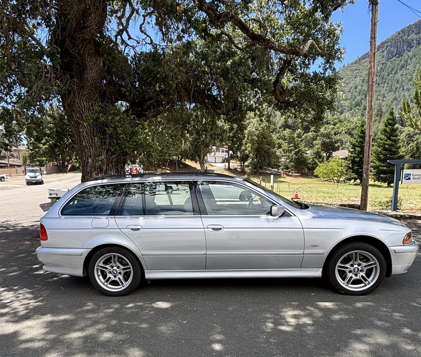 2002 BMW E39 540i - Image 8 of 31