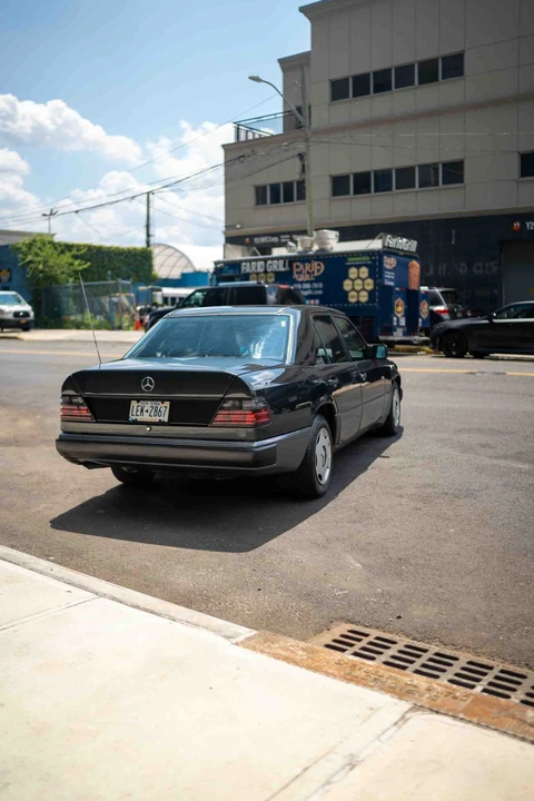1990 Mercedes-Benz W124 E-Class - Image 29 of 31