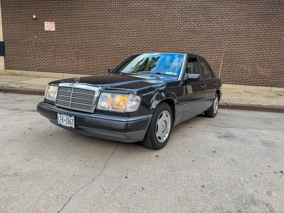 1990 Mercedes-Benz W124 E-Class - Image 2 of 31