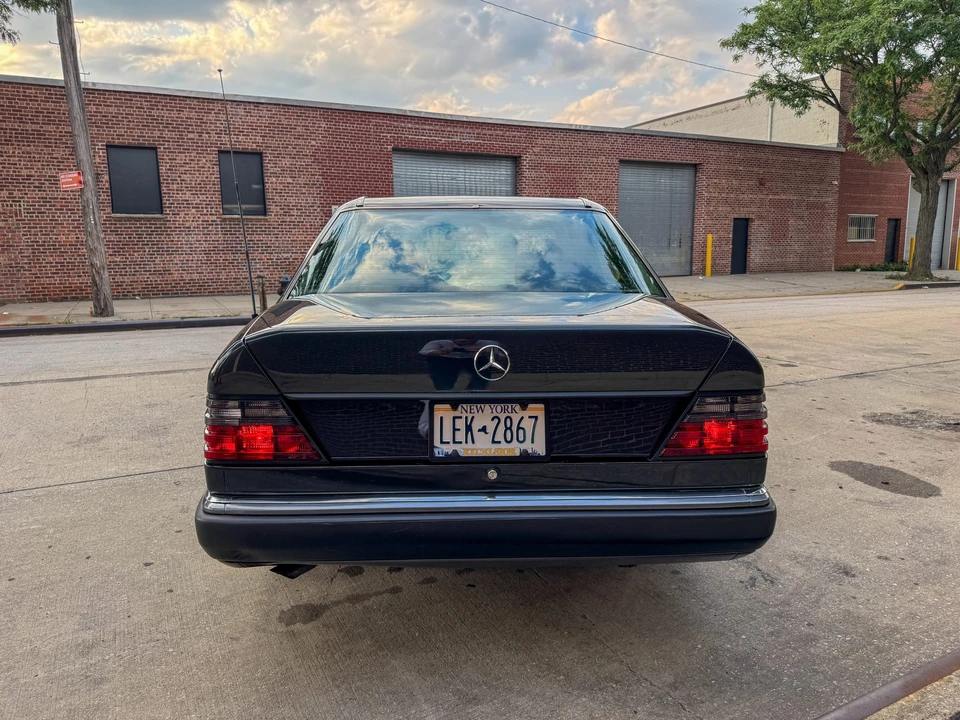 1990 Mercedes-Benz W124 E-Class - Image 5 of 31