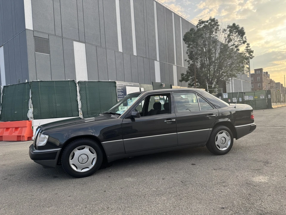 1990 Mercedes-Benz W124 E-Class - Image 11 of 31