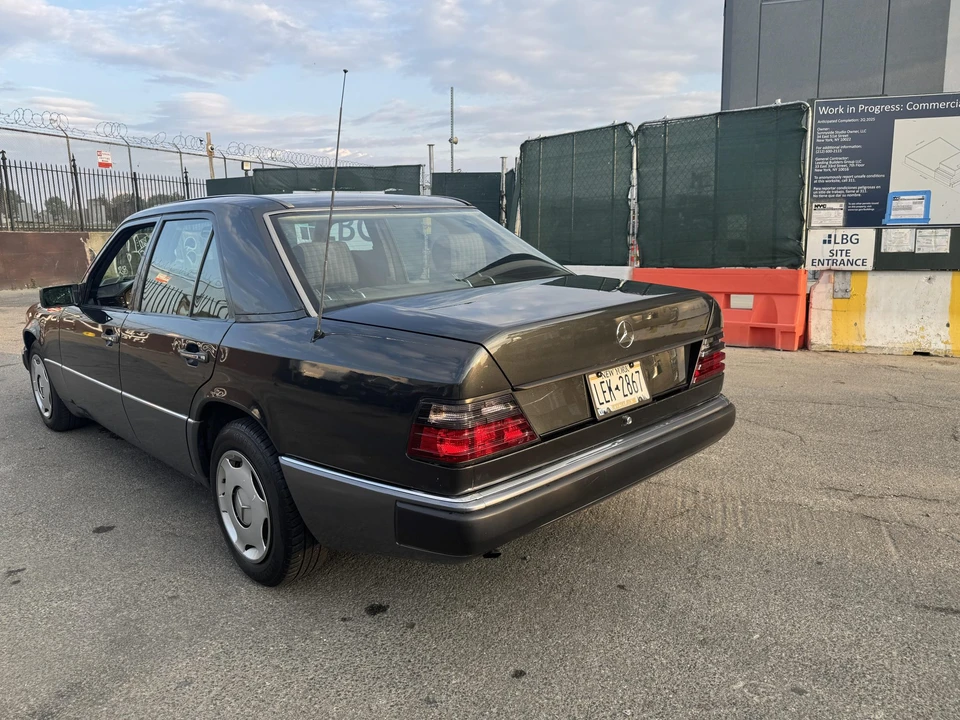 1990 Mercedes-Benz W124 E-Class - Image 20 of 31