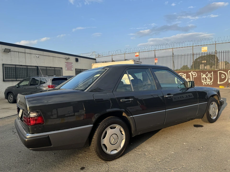 1990 Mercedes-Benz W124 E-Class - Image 21 of 31