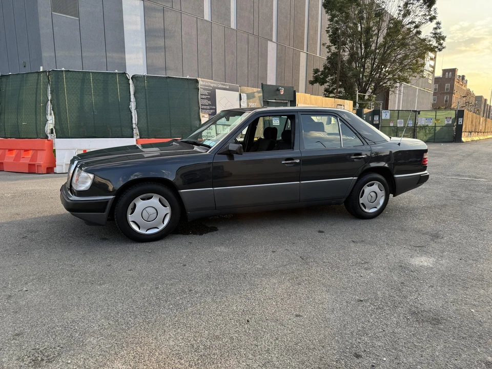 1990 Mercedes-Benz W124 E-Class - Image 14 of 31