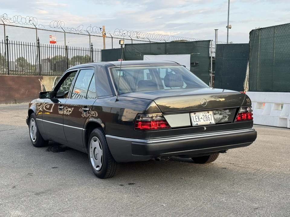 1990 Mercedes-Benz W124 E-Class - Image 22 of 31