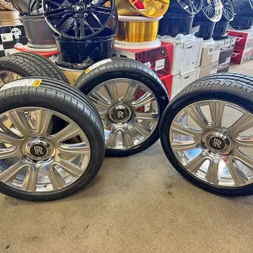 Rolls-Royce 21" Factory Polished Wheels with Floating Center Caps