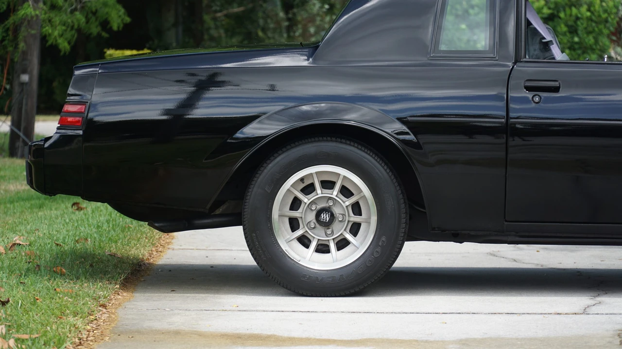 1987 Buick Regal - Image 23 of 31
