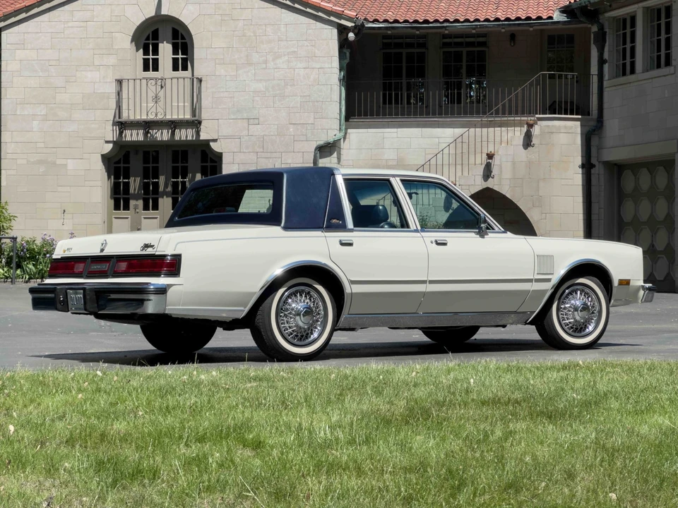 1987 Chrysler New Yorker - Image 11 of 31