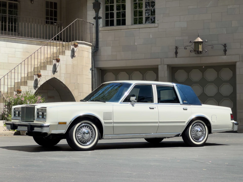 1987 Chrysler New Yorker - Image 3 of 31