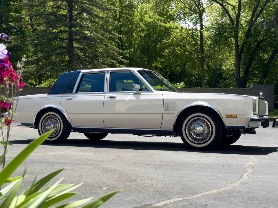 1987 Chrysler New Yorker - Image 8 of 31