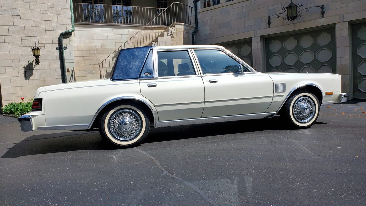 1987 Chrysler New Yorker - Image 12 of 31