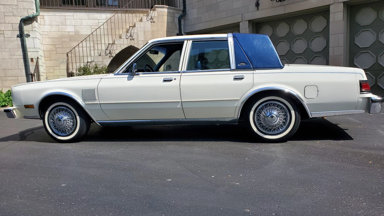1987 Chrysler New Yorker - Image 2 of 31