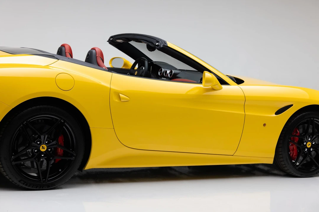2016 Ferrari California T - Image 23 of 31