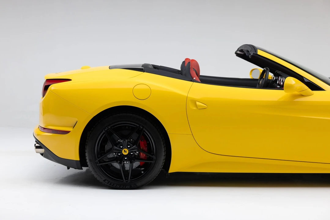 2016 Ferrari California T - Image 24 of 31