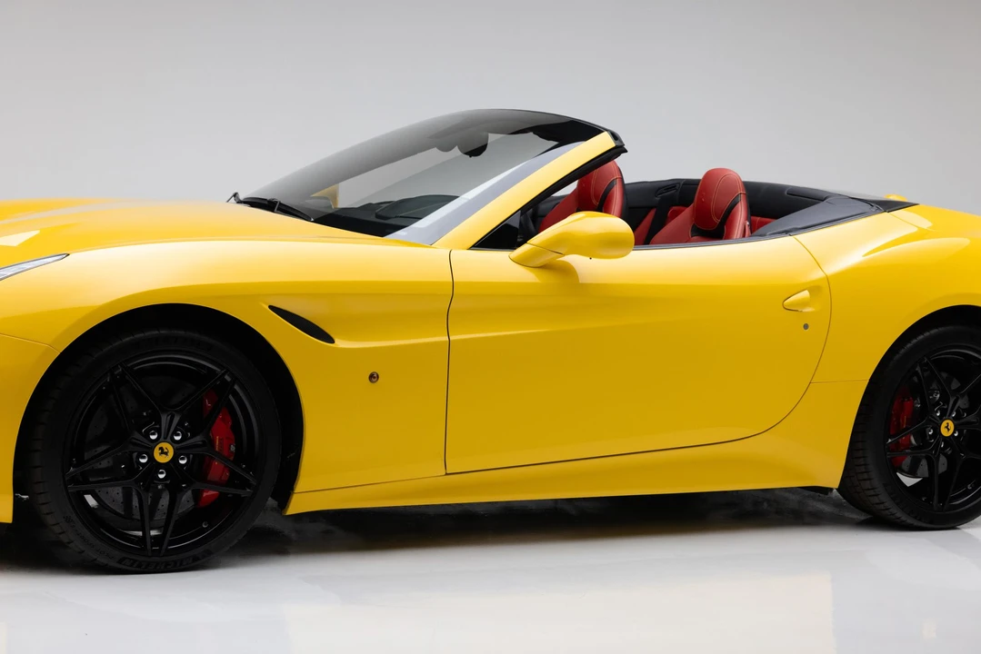 2016 Ferrari California T - Image 30 of 31