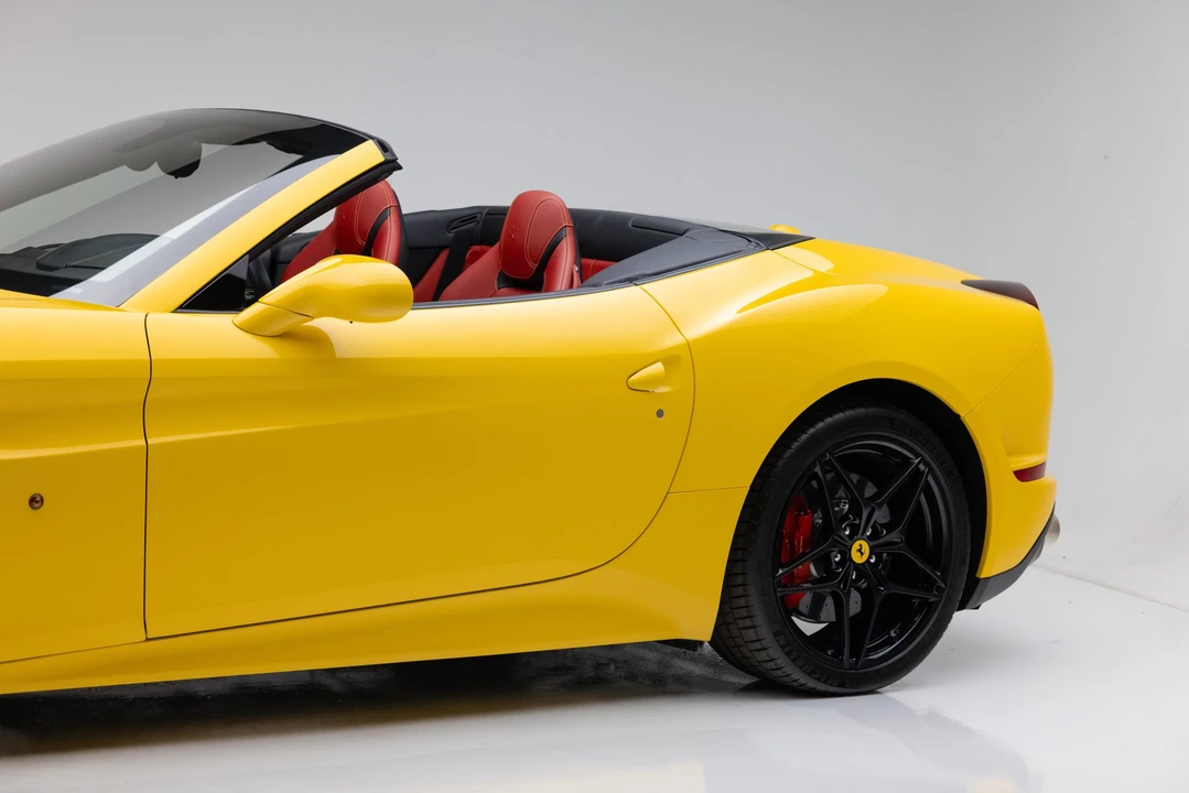 2016 Ferrari California T - Image 29 of 31