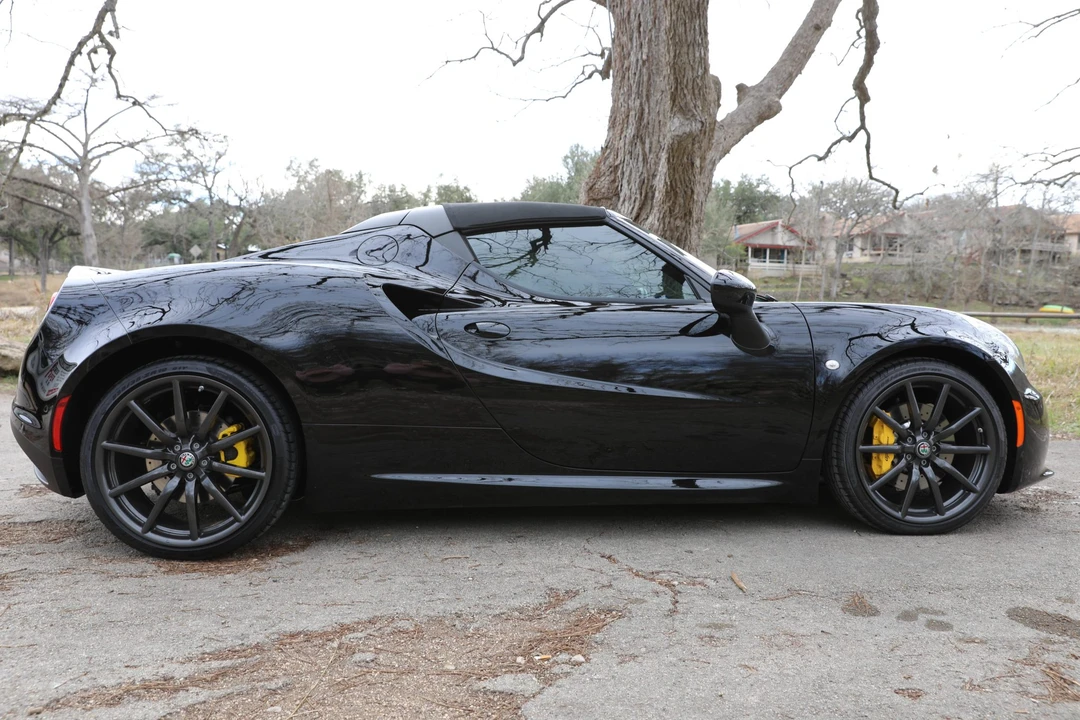 2019 Alfa Romeo 4C Spider - Image 2 of 31