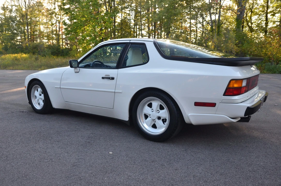 1986 Porsche 944 Turbo - Image 5 of 31