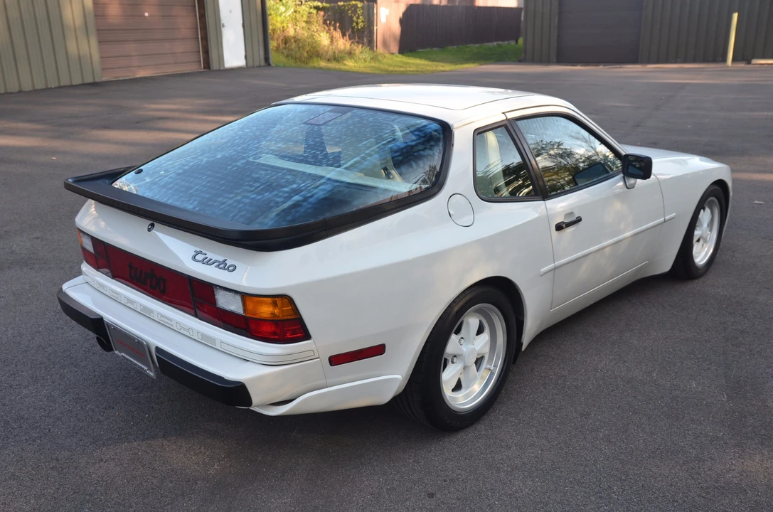 1986 Porsche 944 Turbo - Image 9 of 31