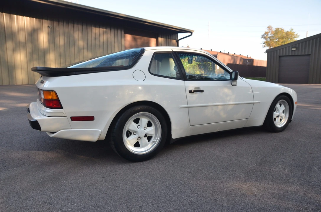 1986 Porsche 944 Turbo - Image 10 of 31